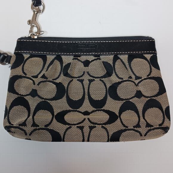 Coach Signature Jacquard Black Leather Trim Wristlet NWOT - Picture 2 of 8